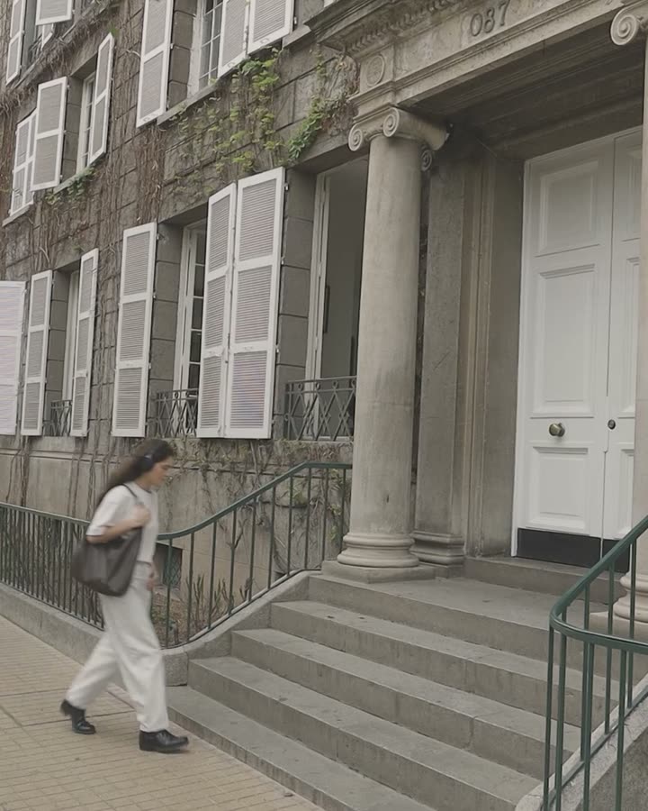 Recorrido por la clínica: la fachada de Orrego Luco 087, la sala de espera, el tomógrafo y el box