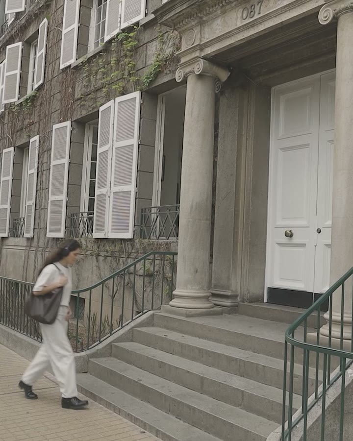 Recorrido por la clínica: la fachada de Orrego Luco 087, la sala de espera, el tomógrafo y el box